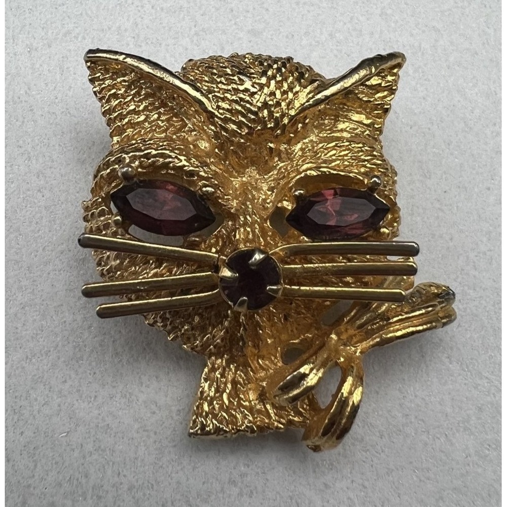 Vintage Gold Tone Cat Brooch Pin Feline Kitten Purple Rhinestone Eyes Textured